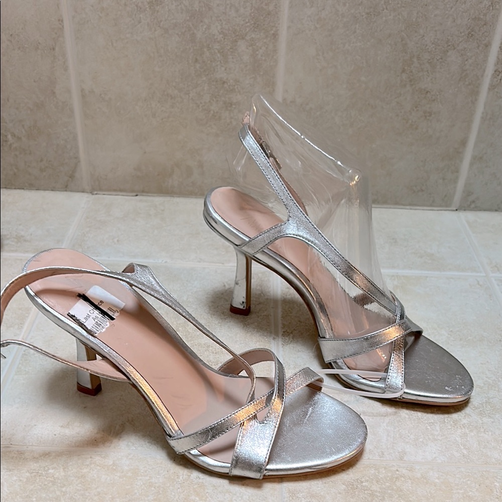 NATURALIZER 27 Edit Vanity Silver Strappy sandal size 8.5